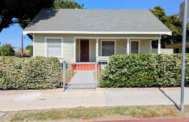 3 Bedroom 1 Bath House with a Large Backyard for Rent in Uptown Whittier photos photos