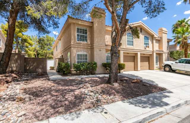 Beautifully upgraded 3-bedroom Green Valley townhome with stylish designer finishes Gallery 4