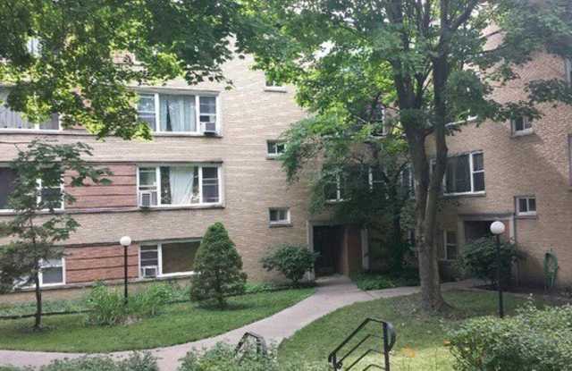 6140 N DAMEN Avenue Gallery 1