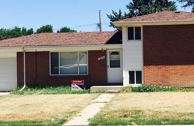 12501 E 30th Ave - 12501 East 30th Avenue, Aurora, CO 80011