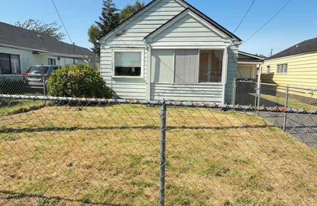 Cute 1bd 1ba, Pellet Stove, Fenced Front Yard photos photos