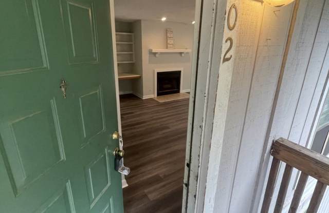2br/2ba, fireplace, deck photos photos