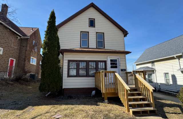 Spacious 2-Bedroom Home in a Quiet Neighbourhood! photos photos