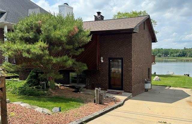 1508 LAKEVIEW Drive Gallery 3