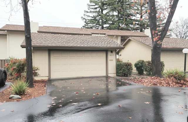 Walnut Creek! Highly desirable Countrywood neighborhood 3 bedroom 2.5 bath 1568 sq ft w/ 2 car garage photos photos
