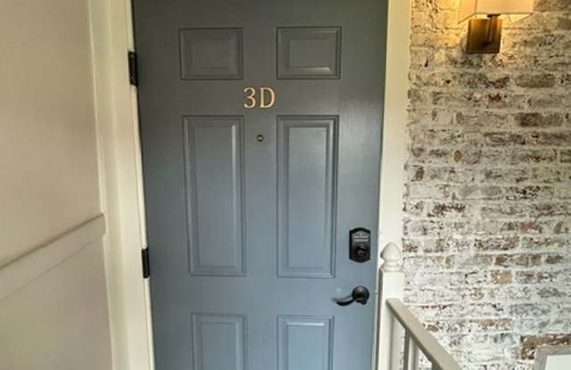 Charming 2 Bed 1 Bath Apartment in Downtown Fredericksburg Gallery 1