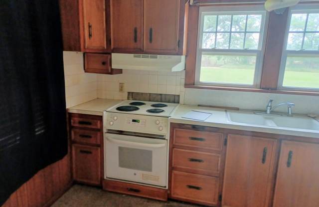 Charming 2 bedroom, 1 bath west of town in Viola (19000 W 55th St S) Gallery 4