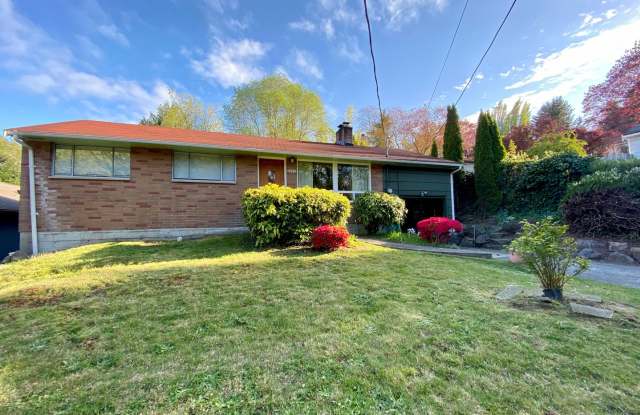 Maple Leaf/Lake City Home - 2021 Northeast 98th Street, Seattle, WA 98115