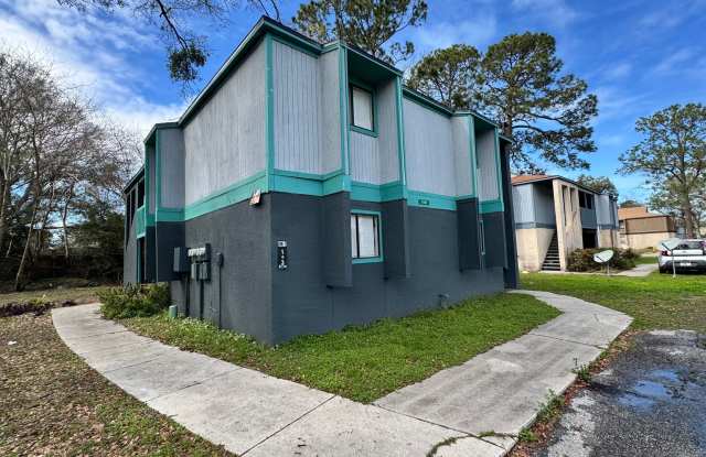 Freshly renovated 2/1 on the Westside, Available for a Summer move in! - 5144 Westchase Court, Jacksonville, FL 32210
