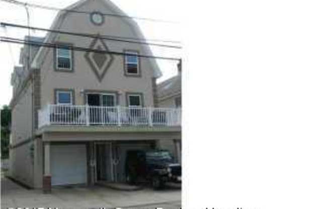 209 Bay Avenue Gallery 2