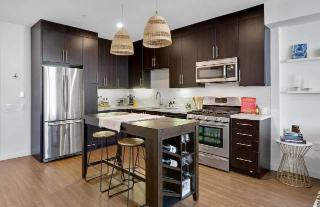 The Metropolitan at Larchmont Village Gallery 3