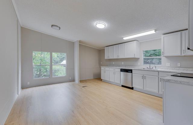 Fully Remodeled 4 Bedroom 2 Bath Home photos photos