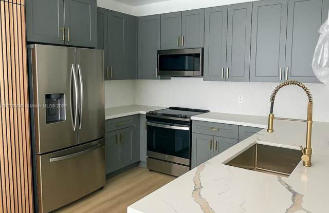 2121 NW 45th St photos photos