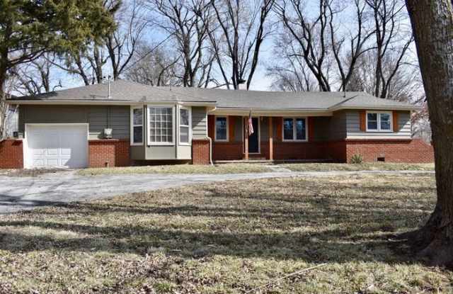 1825 Northeast Bren Mar Road - 1825 Northeast Bren Mar Road, Lee's Summit, MO 64086