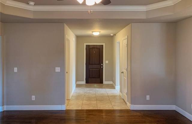 900 SW Crownview Gallery 4