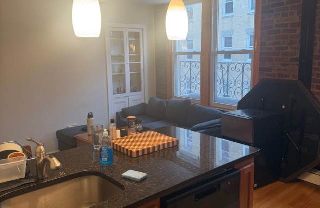 Charming North End 2-Bedroom w/ Laundry in Building - No Fee! Gallery 4
