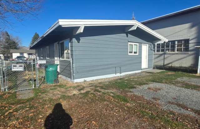 2 bed / 1 bath Duplex - 2428 Union Avenue, Klamath Falls, OR 97601