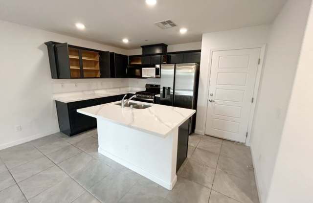 3447 Grecian Queen Avenue Gallery 4