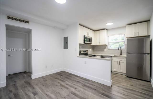 1950 NW 2nd Ct Gallery 3