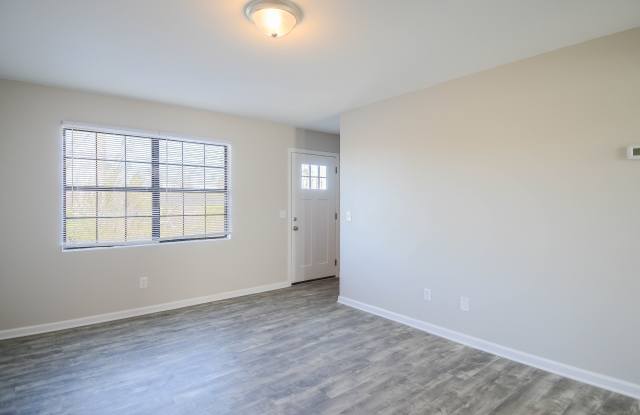 4902 East 11th Street - 4 photos photos