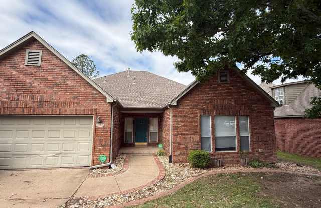 Right On The Green- 3 Bedroom Updated Home on Battle Creek photos photos