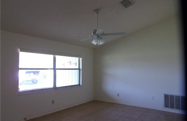 256 W Valerian Place Gallery 3