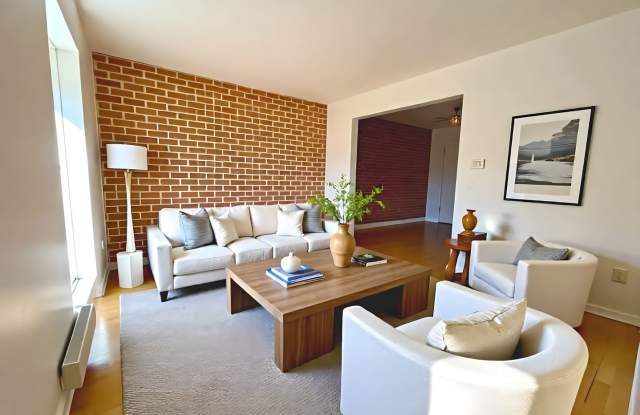 2 Bedroom 1 Bathroom in Mount Joy! Gallery 3