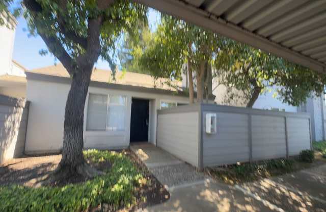 Charming 1 Bedroom, 1 Bathroom Condo for Rent! photos photos