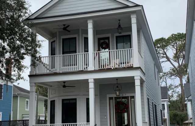 1907 Whitaker Street Gallery 1
