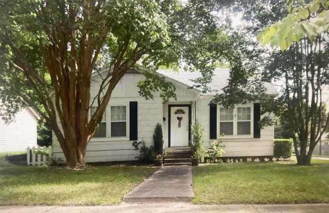 908 W Sixth St. photos photos