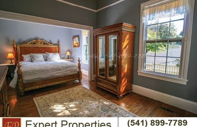 285 S 1 St - 285 1st Street, Jacksonville, OR 97530