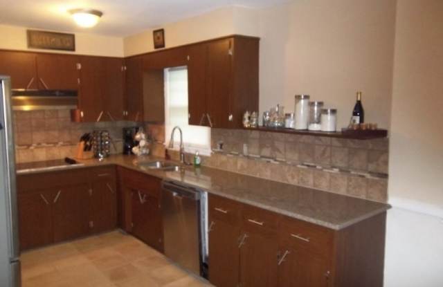 3816 Elmwood Drive Northeast Gallery 2
