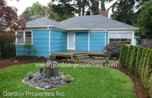 10042 NE Skidmore St - 10042 Northeast Skidmore Street, Maywood Park, OR 97220