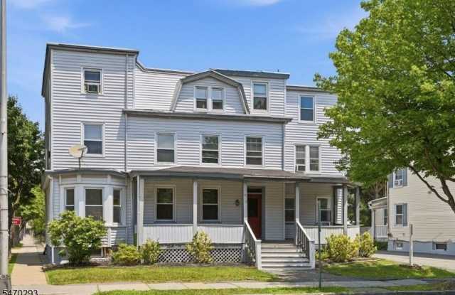 98 Maple Ave Gallery 1