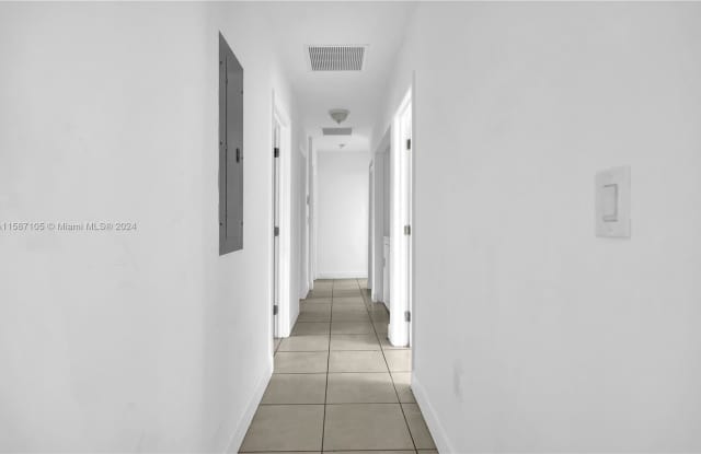 352 Nw 33rd St Gallery 3