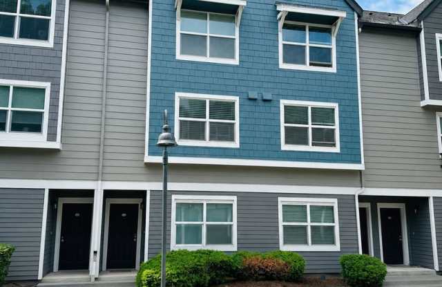 Charming Condo in Terrific Waterfront Location Gallery 4