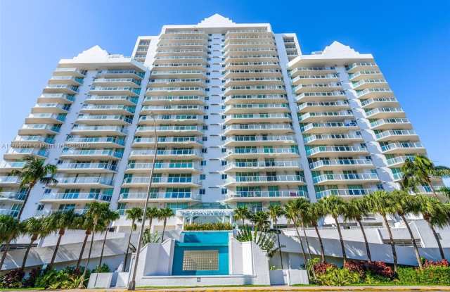 5900 Collins Ave photos photos