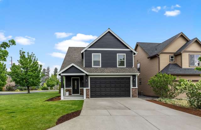 Beautiful SE Bend Home | Spacious Floorplan | Fenced Backyard | Near Parks & Trails photos photos
