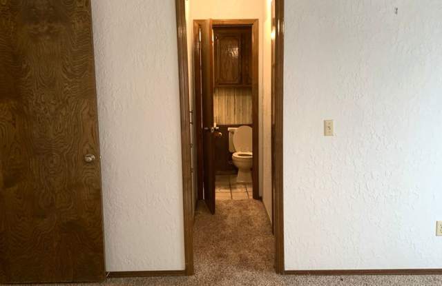 3 Bedroom Home with a Pool in West Norman Gallery 4