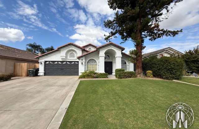 Spacious 5 Bed/3 Bath NW Bakersfield Home w/ Solar, Pool & Security Deposit Alternative Option Gallery 1