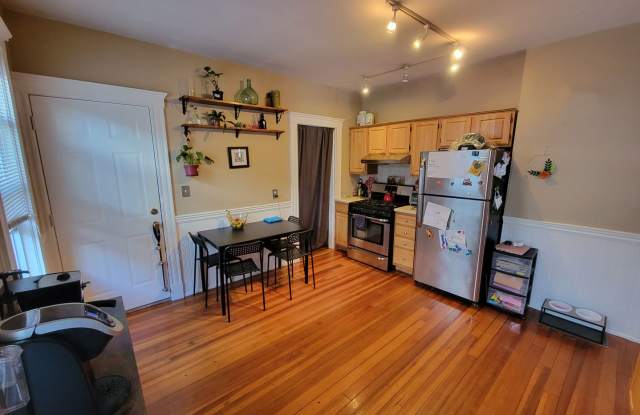 Location Location Location 2 Bd 1 Bath on Forest Hills St With Parking photos photos