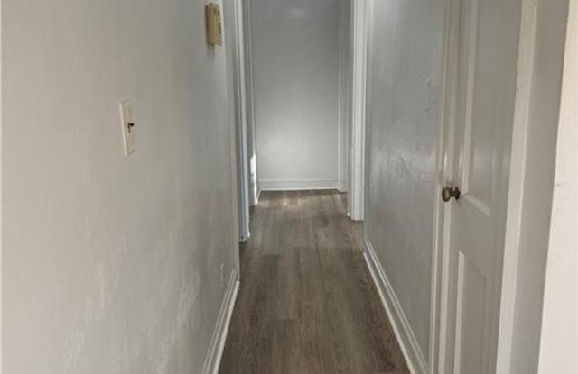 9108 Mace Arch Gallery 4