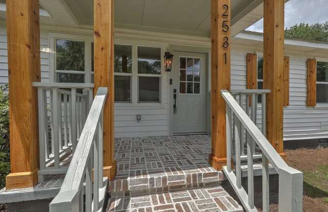 Cute 3 Bedroom House Available Now! Gallery 4