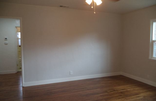 3045 FREEPORT BOULEVARD - Gallery 2