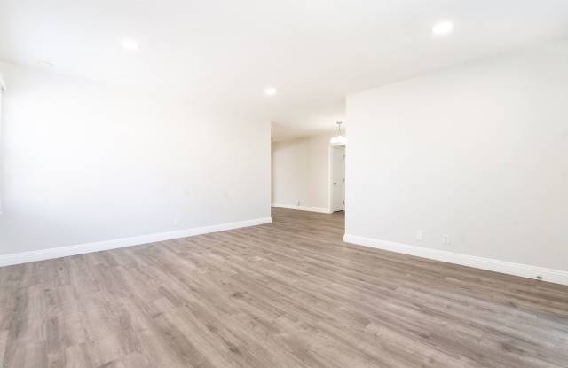 House - 3 Bedrooms / 2 Baths - Norwalk Gallery 3