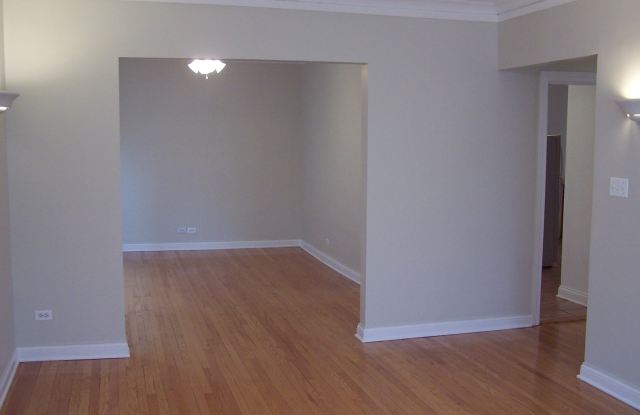5907 North Paulina Street Gallery 3