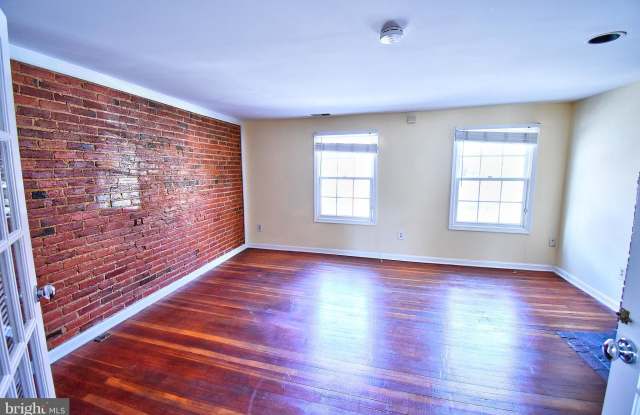 1126 CHARLES STREET S Gallery 2