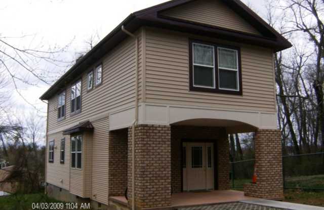4 Bedroom 3.5 Bath House Gallery 3