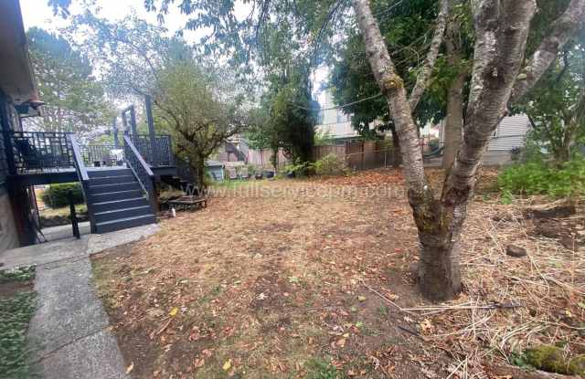 Spacious 1BR + Bonus Room | 1,200 SF | Yard & Patio | Dog Friendly Gallery 3