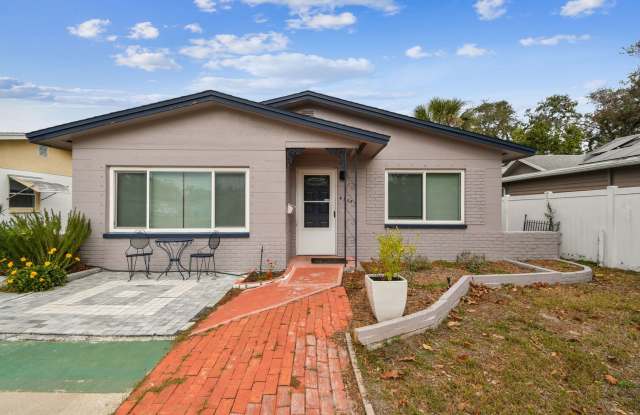 2 Bedroom 2bathroom with Bonus Room in St. Petersburg! photos photos